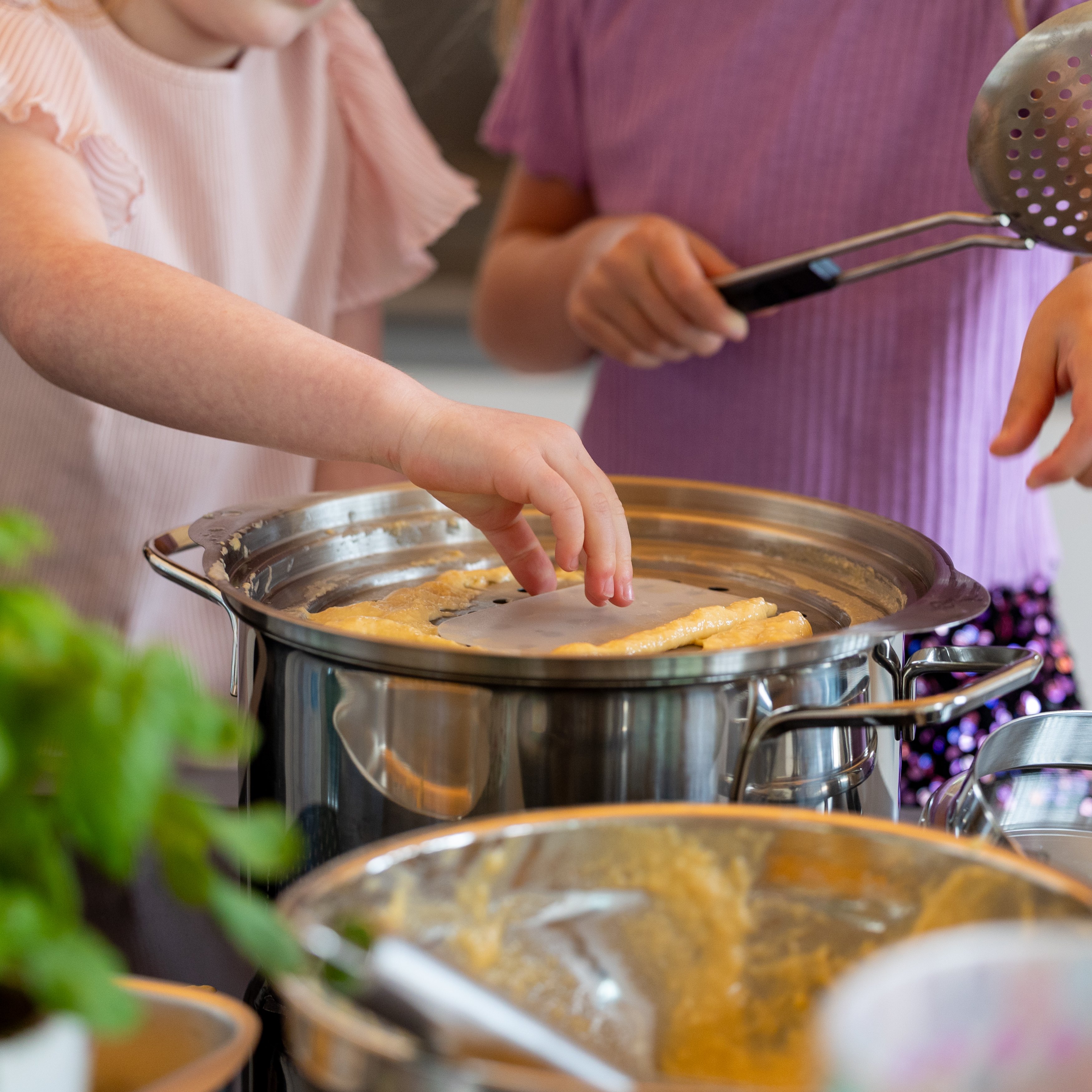 Kochen - Alltagsnahes Lernen und für die Gemeinschaft gutes tun Kochen - Alltagsnahes Lernen und für die Gemeinschaft gutes tun